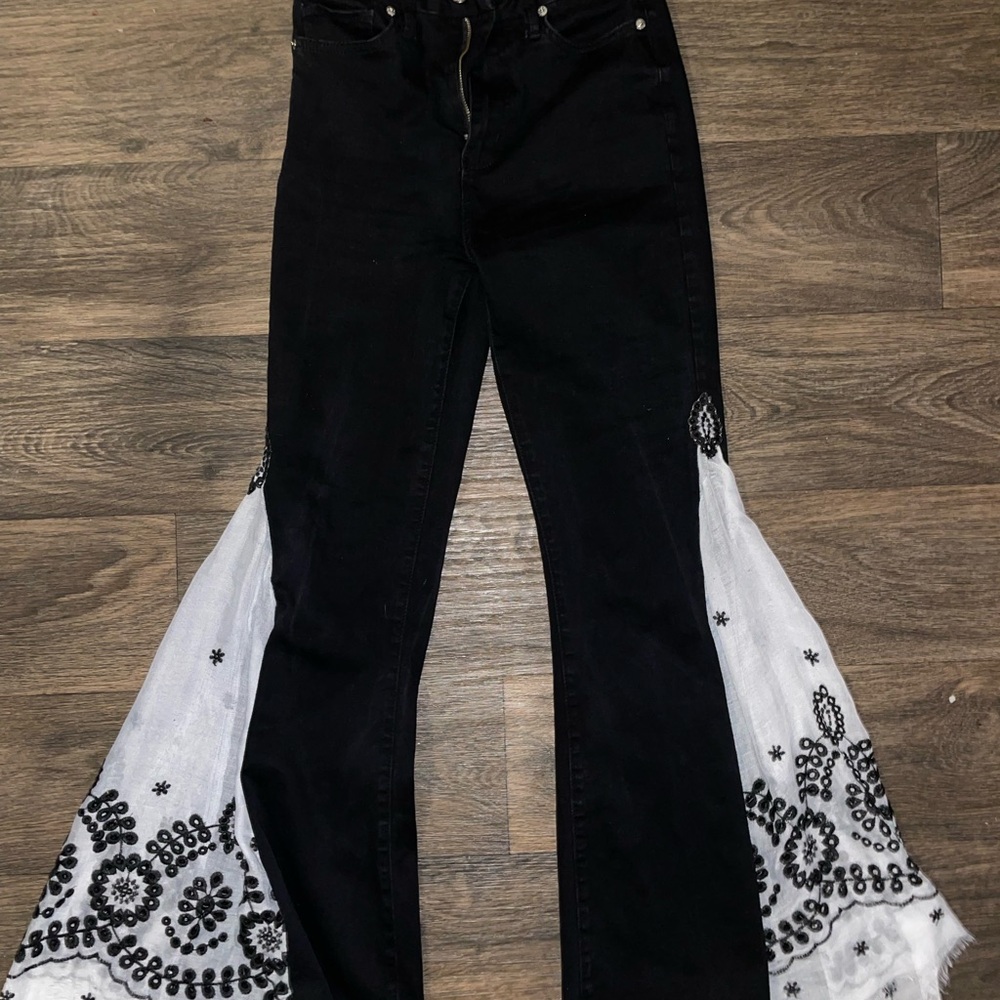Forever 21 Black and White embroidered Super bell bottom Jeans women’s waist 28